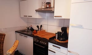 Küchenzeile mit Kaffeemaschine