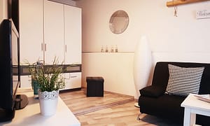 Kleiderschrank im Wohnzimmer